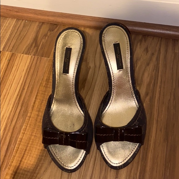 Vintage Louis Vuitton heels - Picture 2 of 4